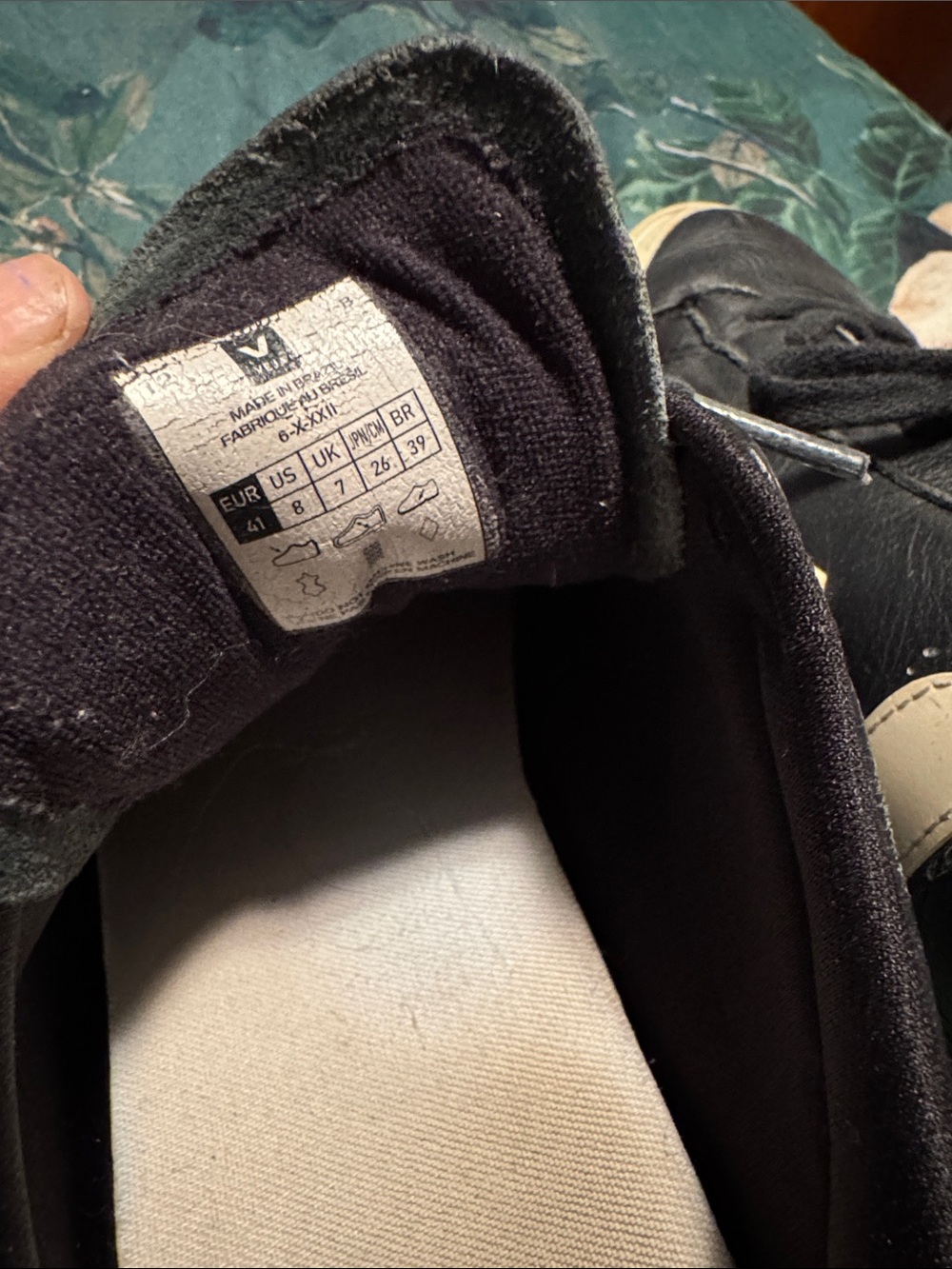 Veja women’s 41 Black Leather Sneakers with White Accents - Picture 2 of 7